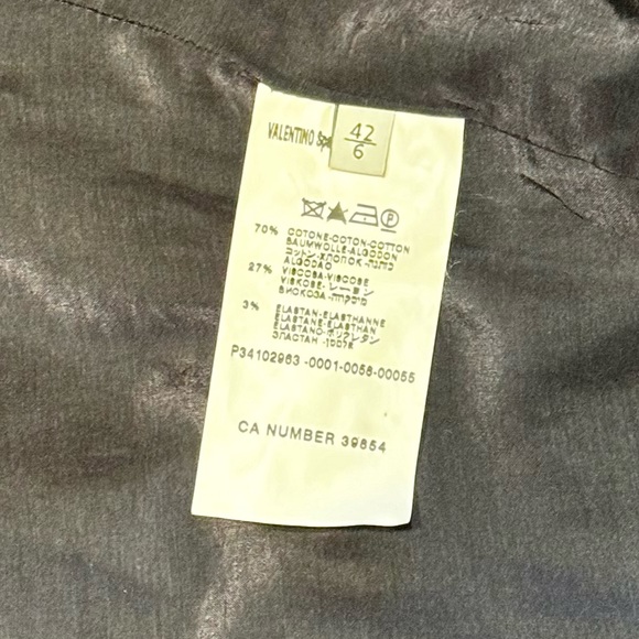 VTG Valentino Roma Sweetheart Neckline Jacket w/ 3D Hexagon Buttons - Picture 14 of 15